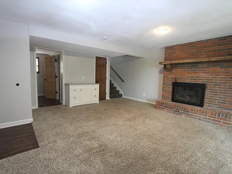 220 NW Highland Ln — Photo 13