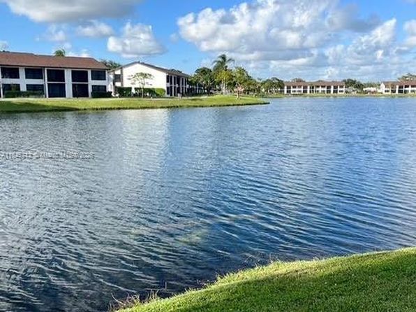 211 Lake Pointe Dr APT 208