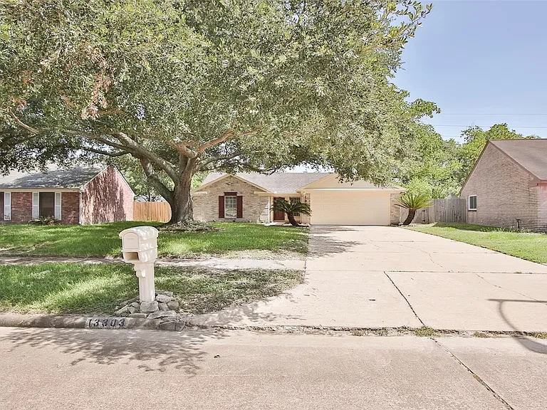 13303 Hampton Falls Dr — Photo 2
