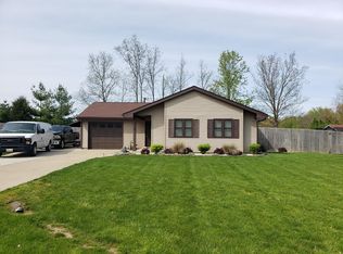2700 W Farmstead Dr, Columbus, IN 47201