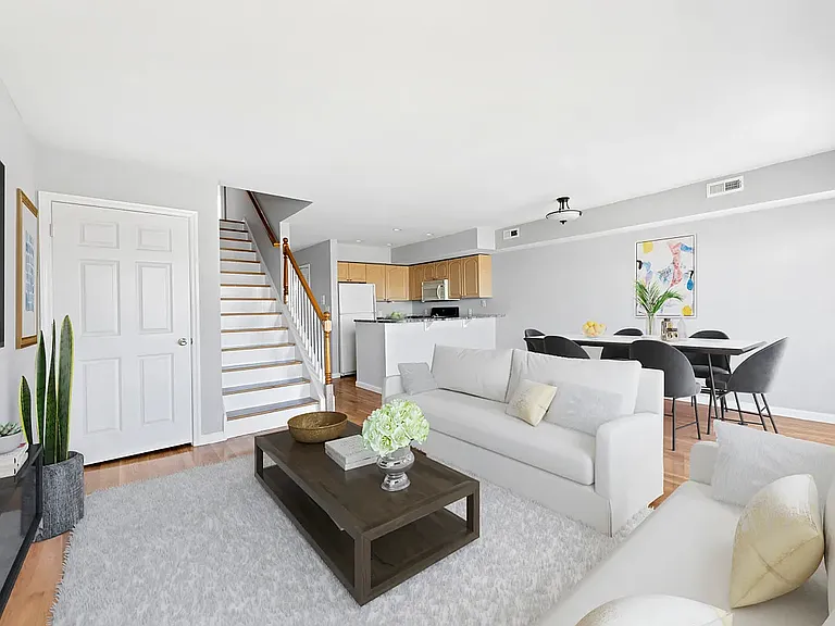 30 Patricia Ln #302 — Photo 2