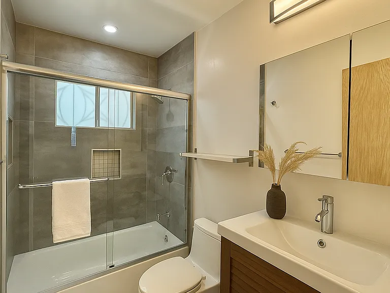 Athol Ave. 266 — Photo 10