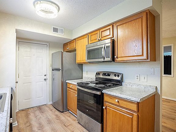 5th image of 4150 Crow Rd APT 10