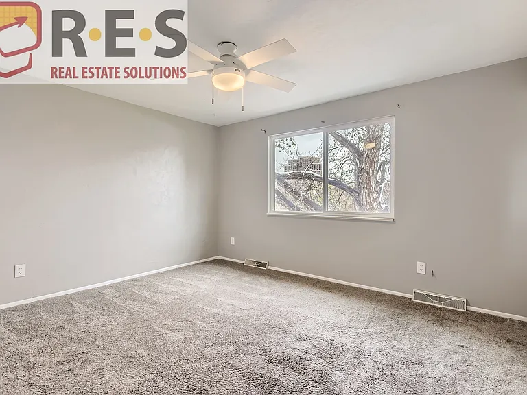 4733 S Willow St — Photo 16