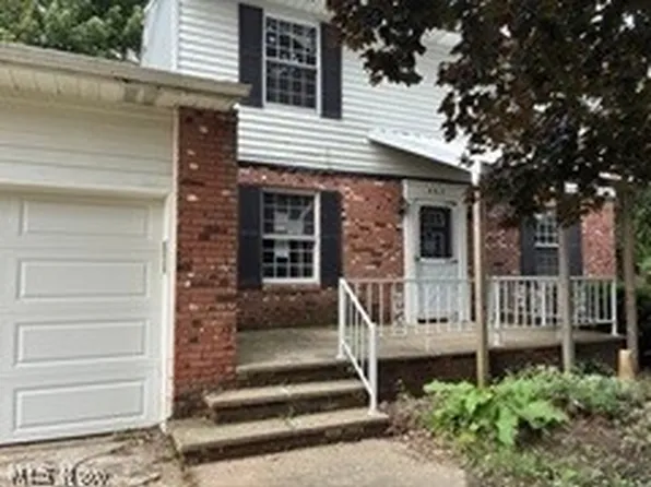 203 W Parkway Dr, Madison, OH 44057