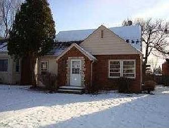 1st image of 886 Hawthorne Ave E
