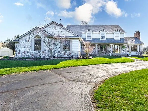 8605 Holcomb Rd, Clarkston, MI 48348