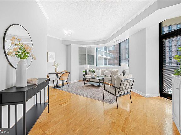 5th image of 955 26th St NW APT 409