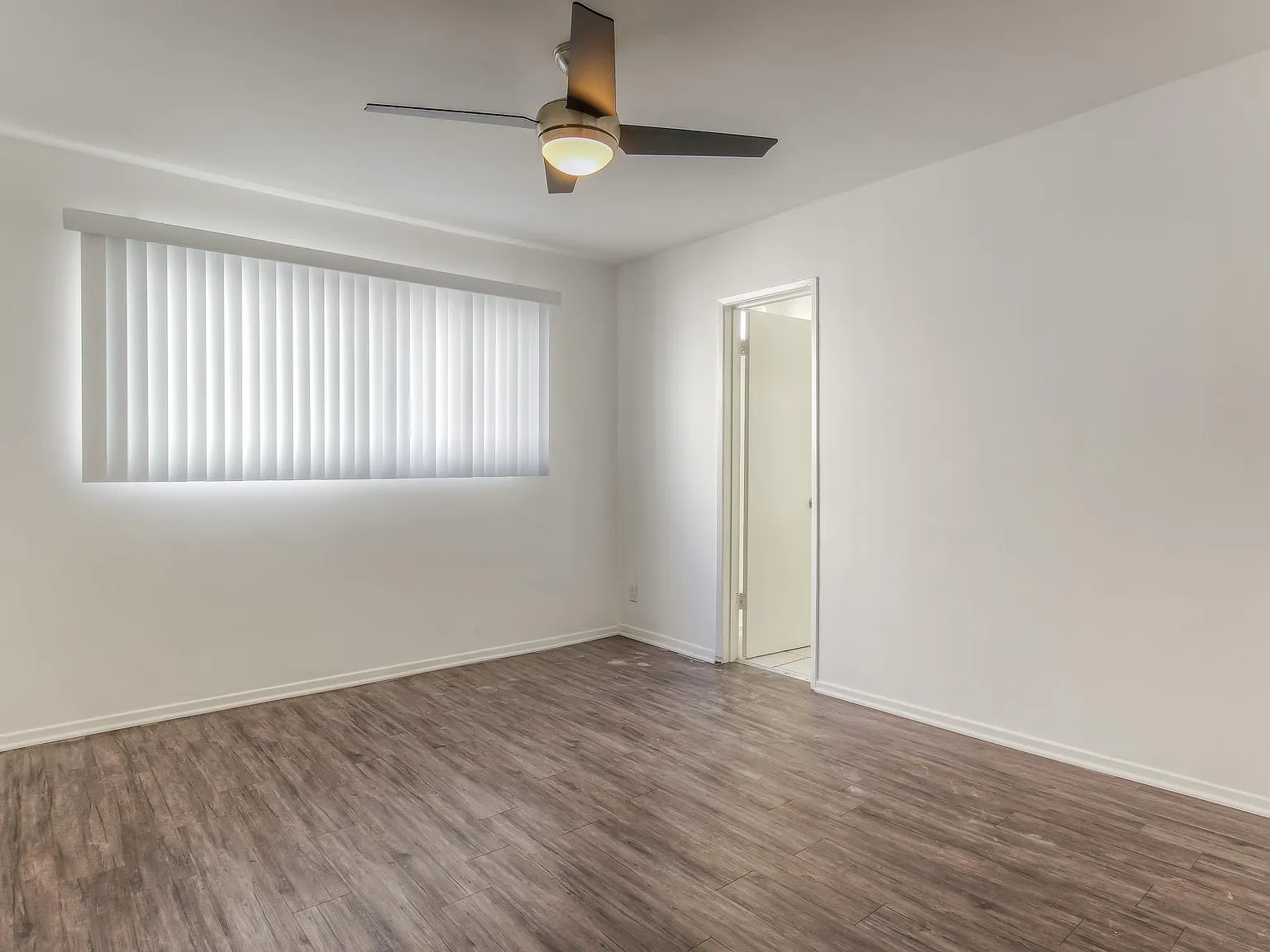 423 South Hoover Street — Photo 2
