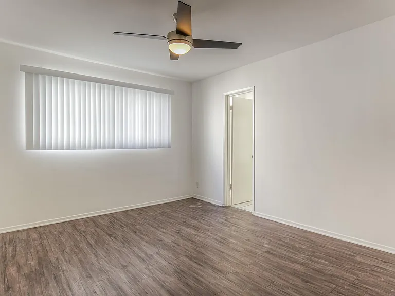 423 South Hoover Street — Photo 2
