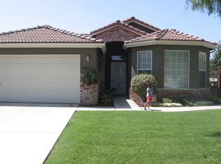 2411 W Perez Ct, Visalia, CA 93291