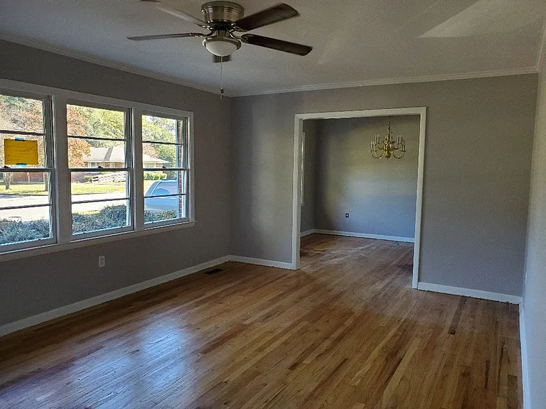 1120 Edgewood Dr — Photo 3