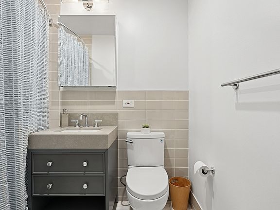 4th image of 20 Exchange Pl APT 1715