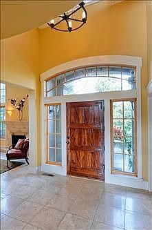 Travertine foyer floors