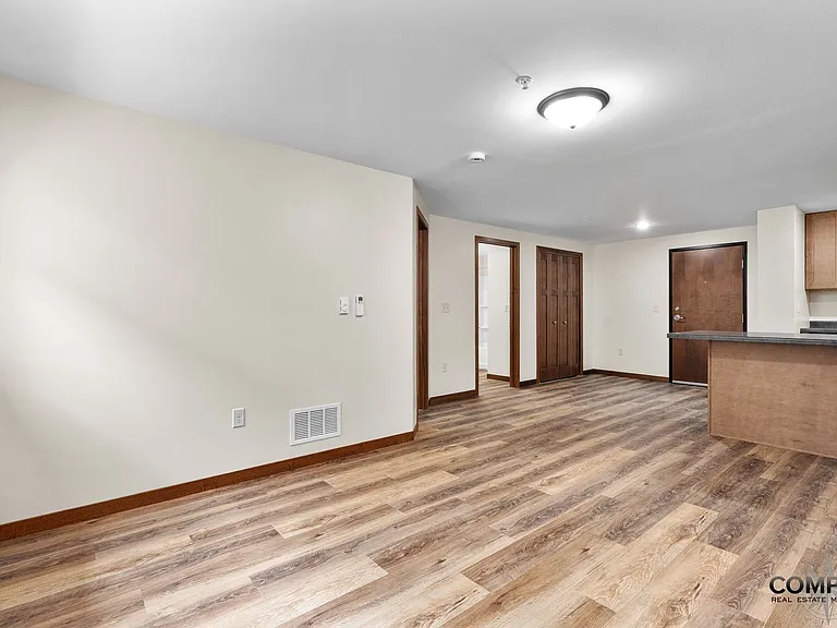610 Gray St Apartments — Photo 26