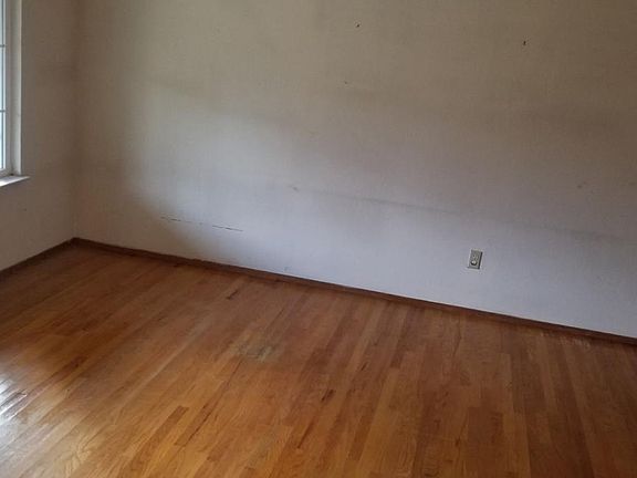 5th image of 6057 Pineland Ave