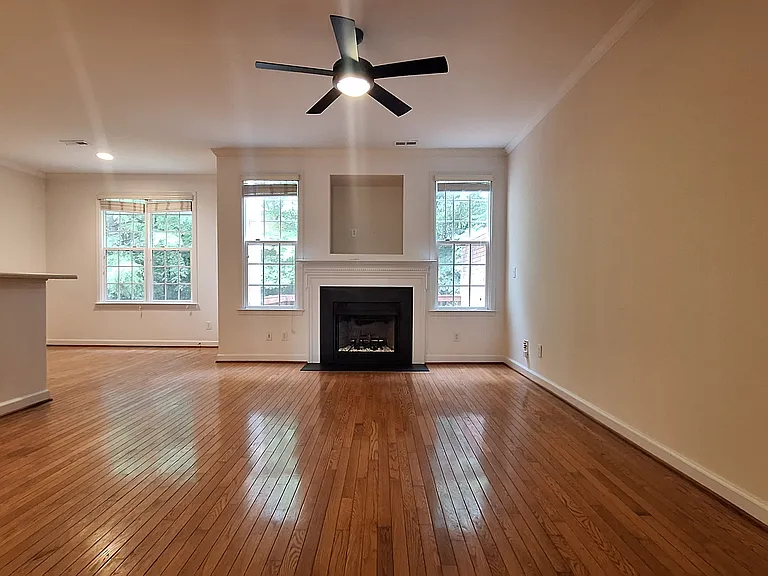4633 Malone Ct — Photo 9