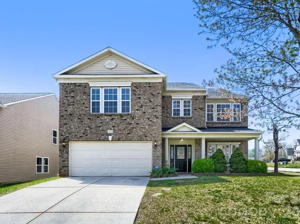 417 Zander Woods Ct, Mount Holly, NC 28120
