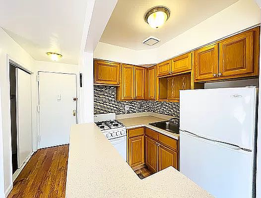 1st image of 69 Cooper St APT 3A