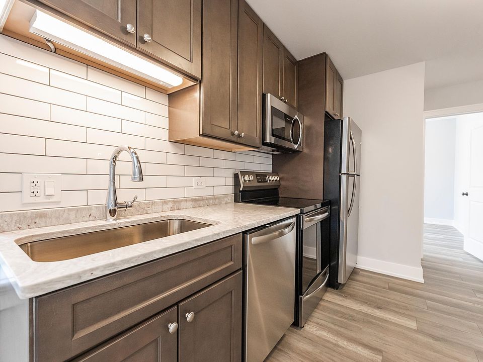 1st image of 1424 E 53rd St Suite 304