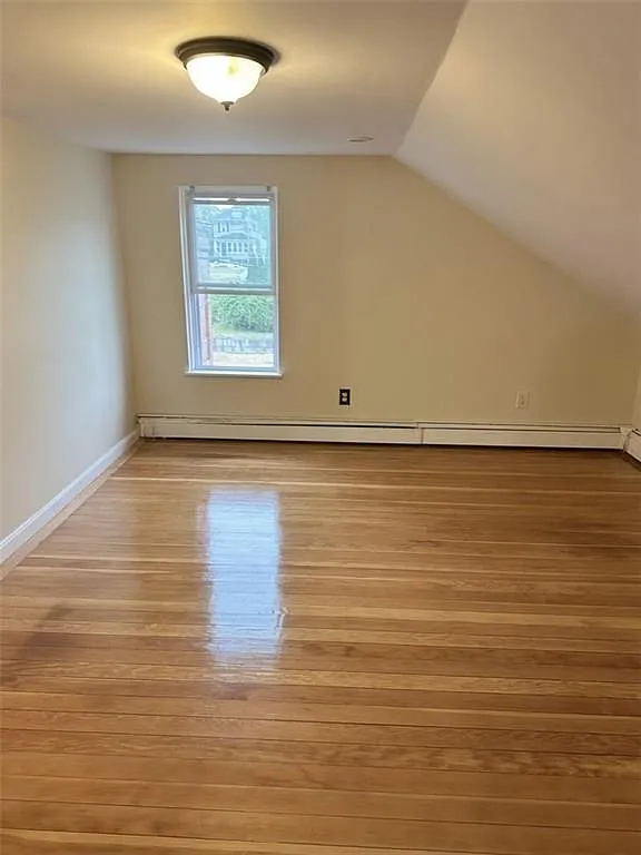 2 bed, 1.0 bath, 1100 sqft, $1,700 — Photo 2