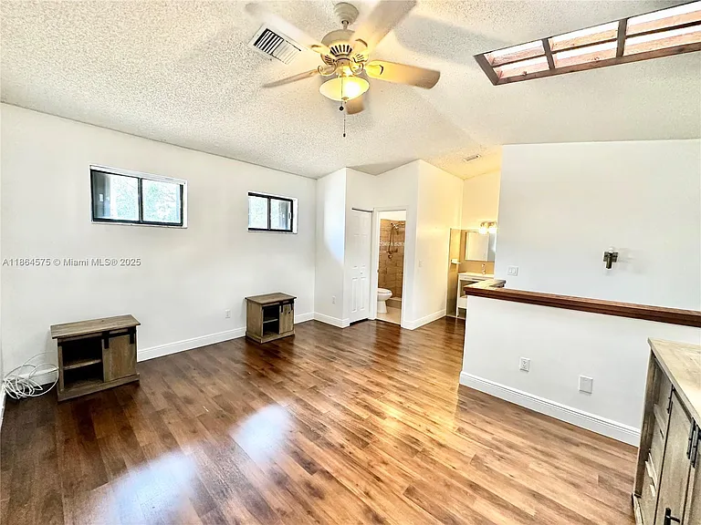 4245 S Pine Island Rd — Photo 10