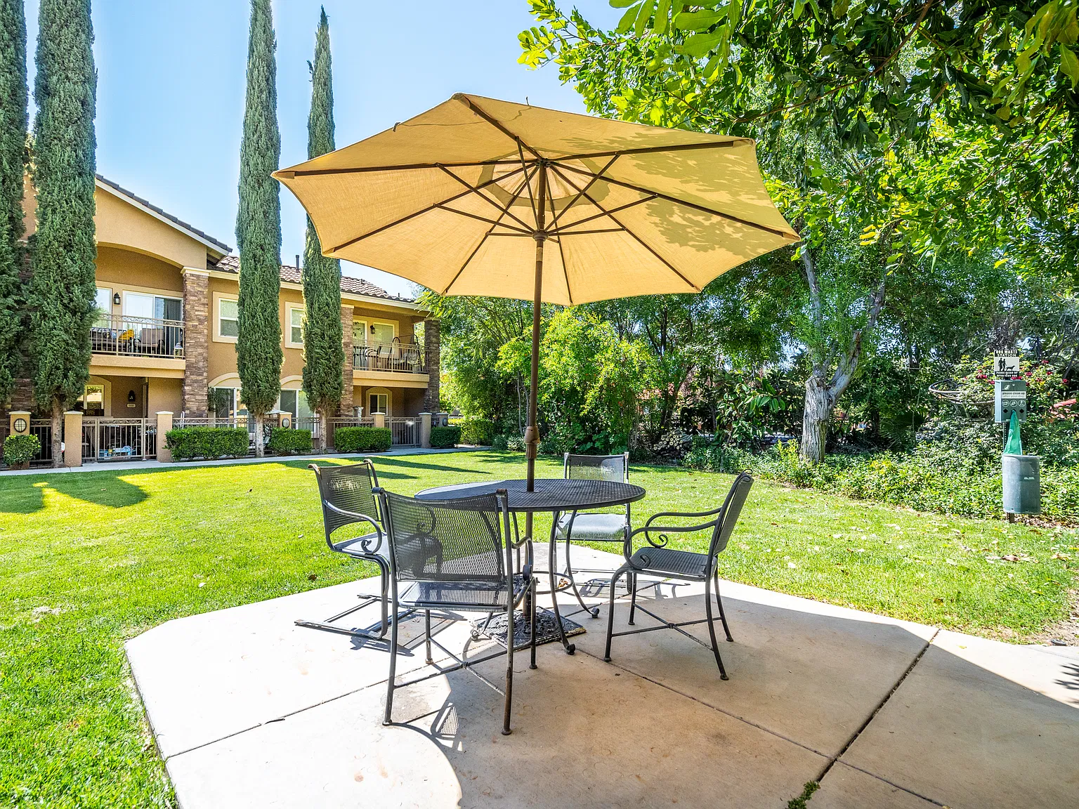 2 bed, 2.5 bath, 1350 sqft, $2,650 — Photo 3