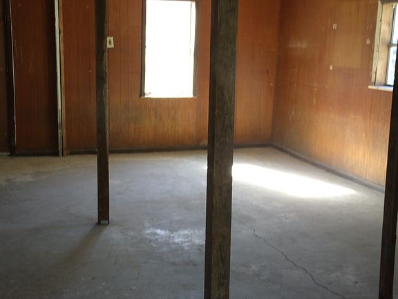 2nd image of 808 W Walton St