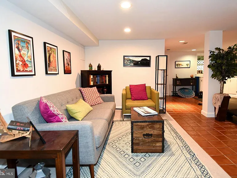 710 W View Ter — Photo 45