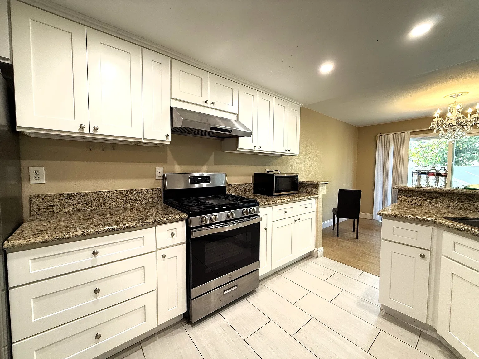 3 bed, 2.5 bath, 1438 sqft, $4,150 — Photo 4