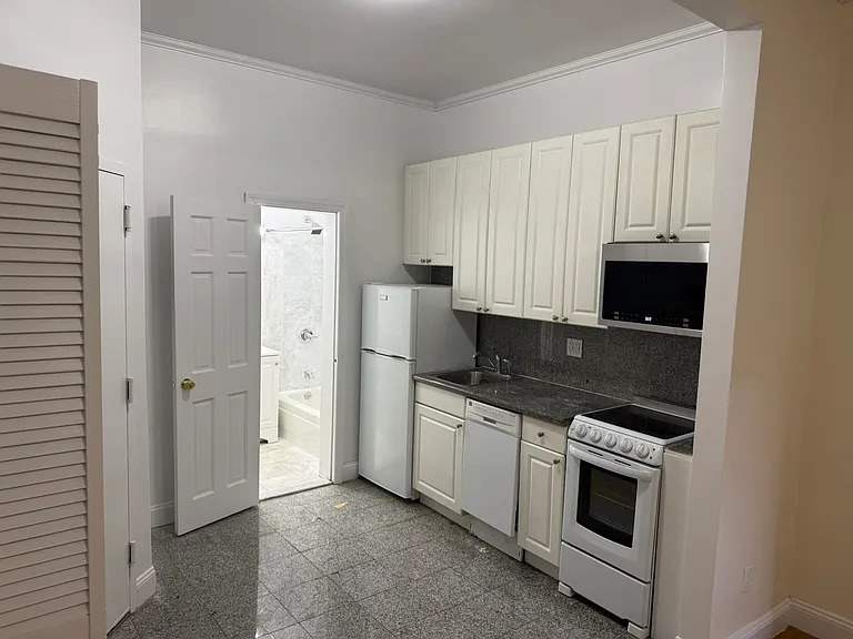 70 W 106th St #1E — Photo 2