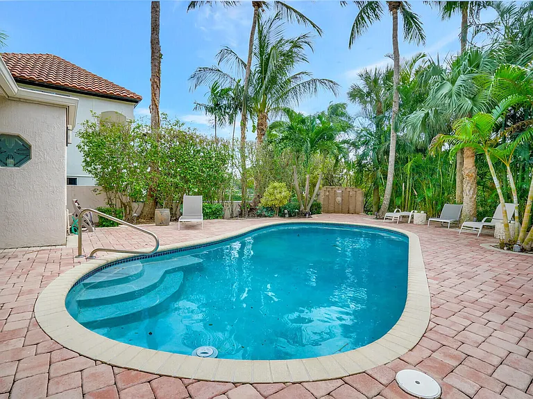 290 E Fern Dr — Photo 44