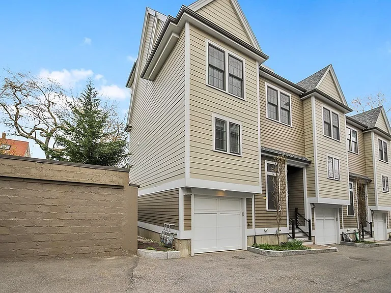 39 Elmwood St #3 — Photo 7