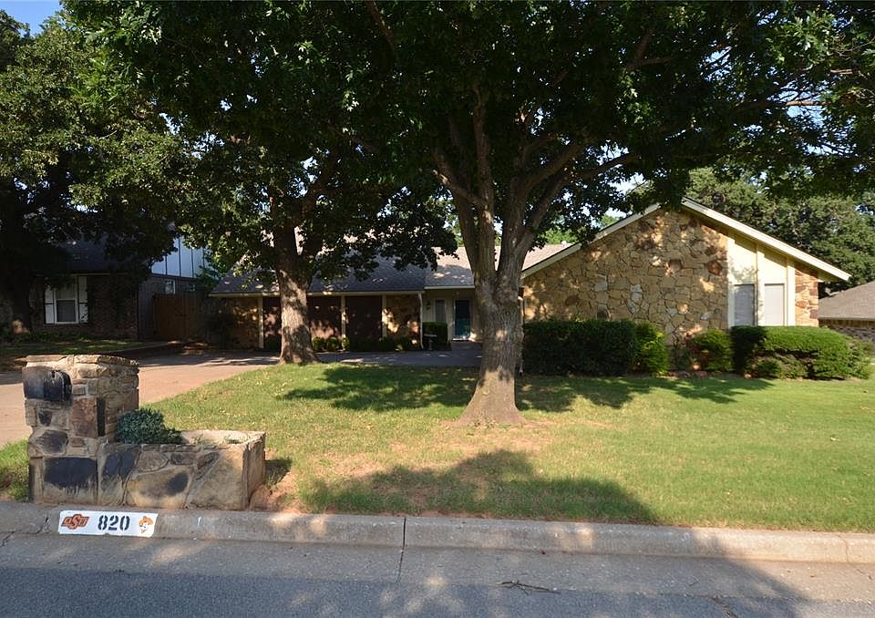 1st image of 820 Sandhurst Dr