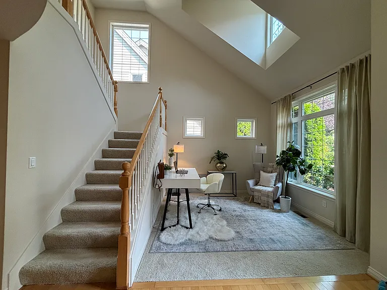 2038 30th Ln NE — Photo 3