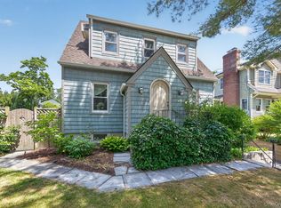 55 Pershing Avenue, Locust Valley, NY 11560