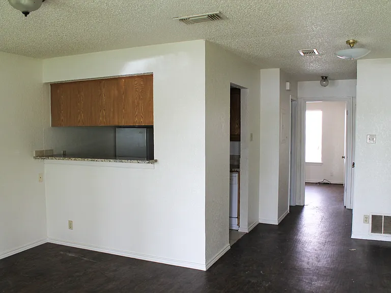 924 W Chestnut St #3 — Photo 2
