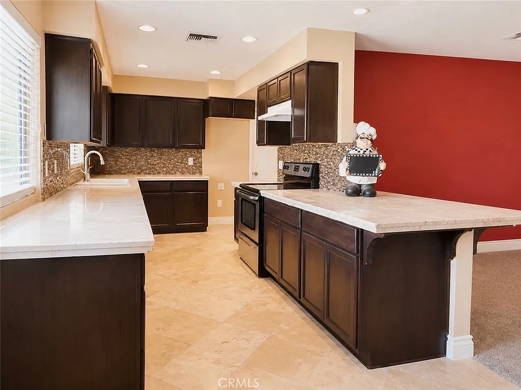 3 bed, 2100 sqft, $4,200 — Photo 4
