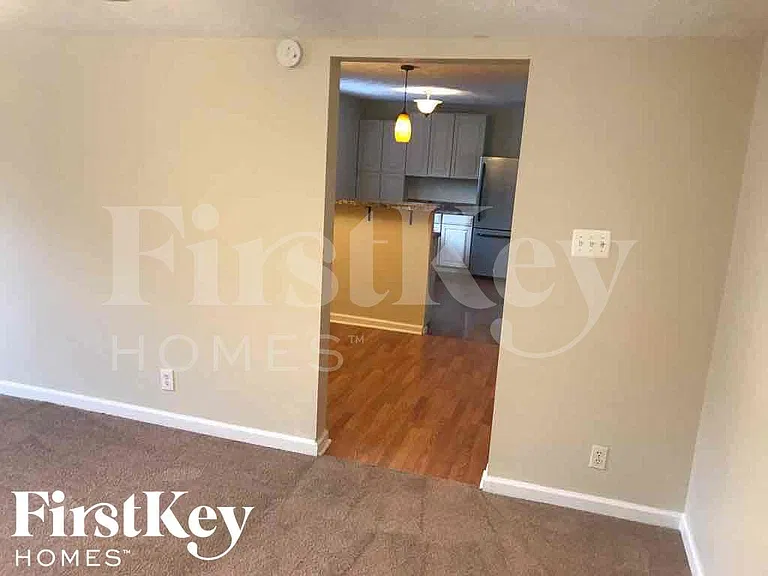 4801 Leone Dr — Photo 7