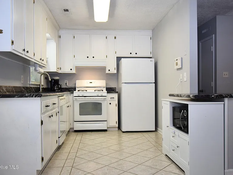 1853 Pinelog Ln — Photo 4