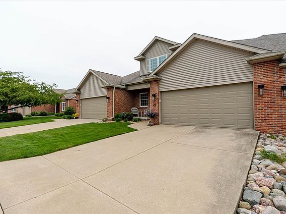 3rd image of 25 Arbor Ct #25