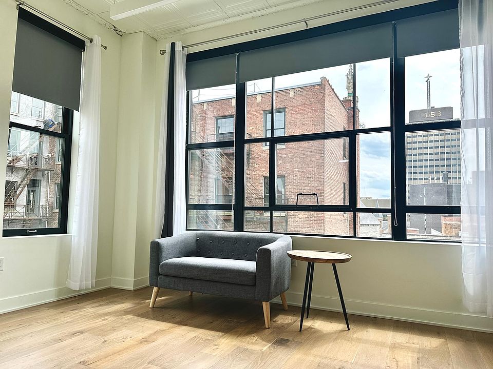 611 living room