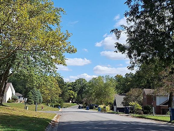 4th image of 501 Ashford Ln