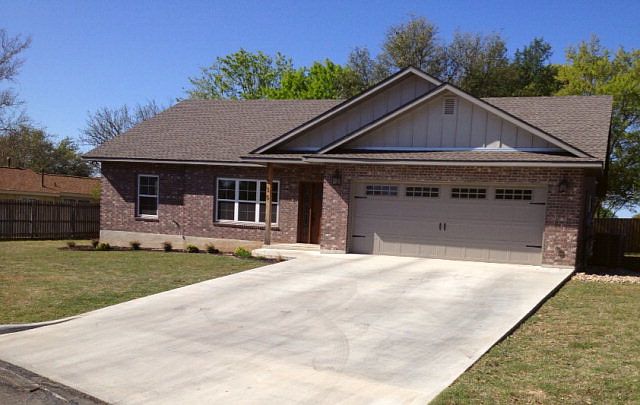 1st image of 215 W Trailmoor Dr