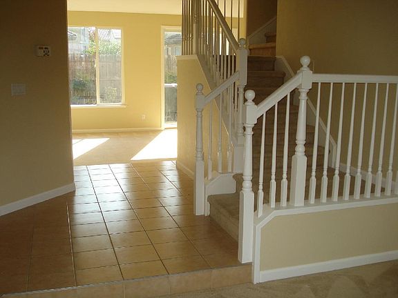 3rd image of 160 Regency Park Cir