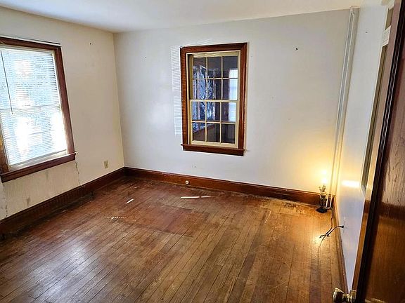 3rd image of 1920 Chapel Rd