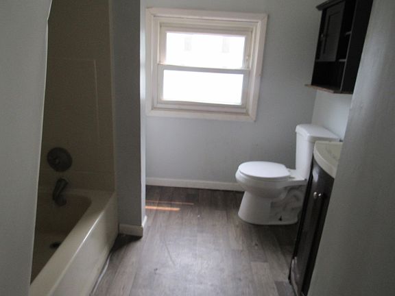 4th image of 126 Cutter Ave