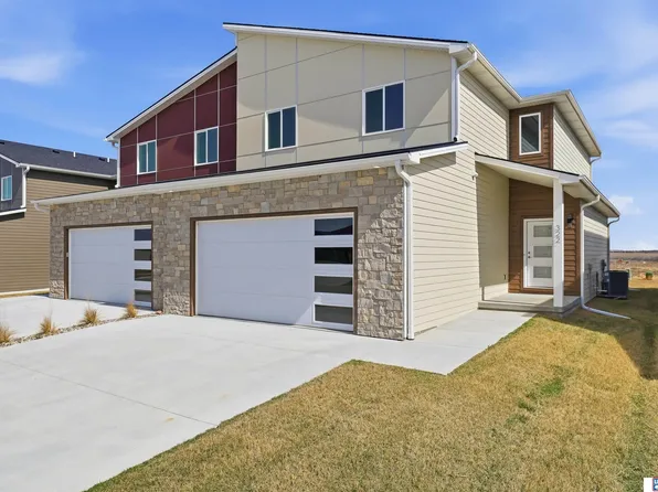 322 N 105th St, Lincoln, NE 68527