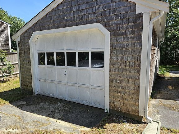 5th image of 26 Pine Tree Rd