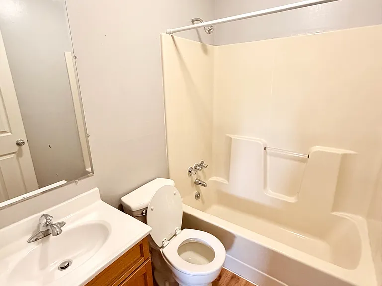 627 N Bryan Ave #9 — Photo 7